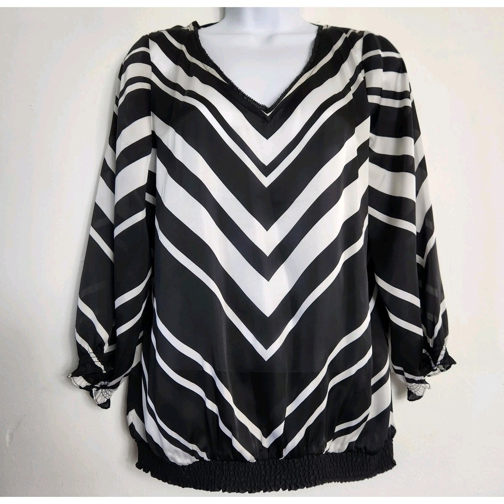 NEW White House Black Market Blouse Sz Medium Black White Chevron Stripe NWT Top